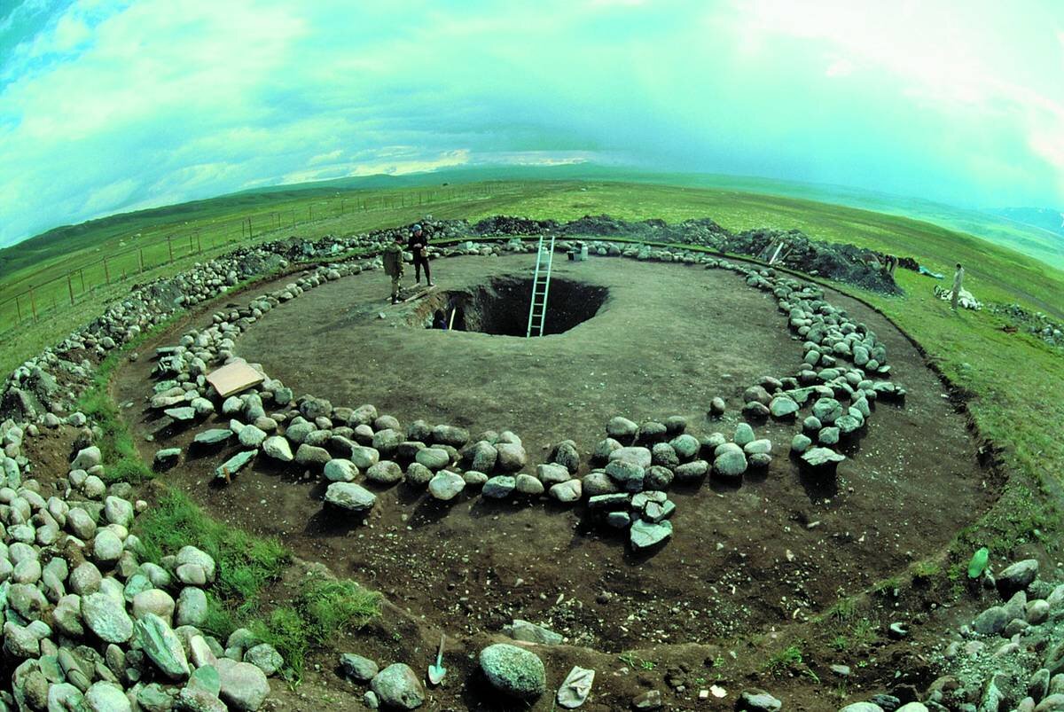 Курган могильник. Пазырыкский Курган на плато Укок. Курган АК-Алаха 3. Курган 1 могильника АК-Алаха-3. Плато Укок Курганы.