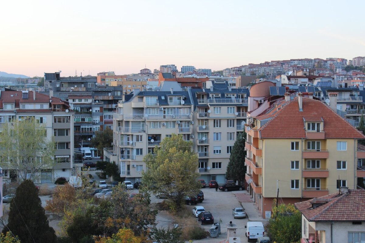 Октябрь 2019 г. Предзакатный Благоевград. Таки хорош, без печного дыма - и вовсе супер