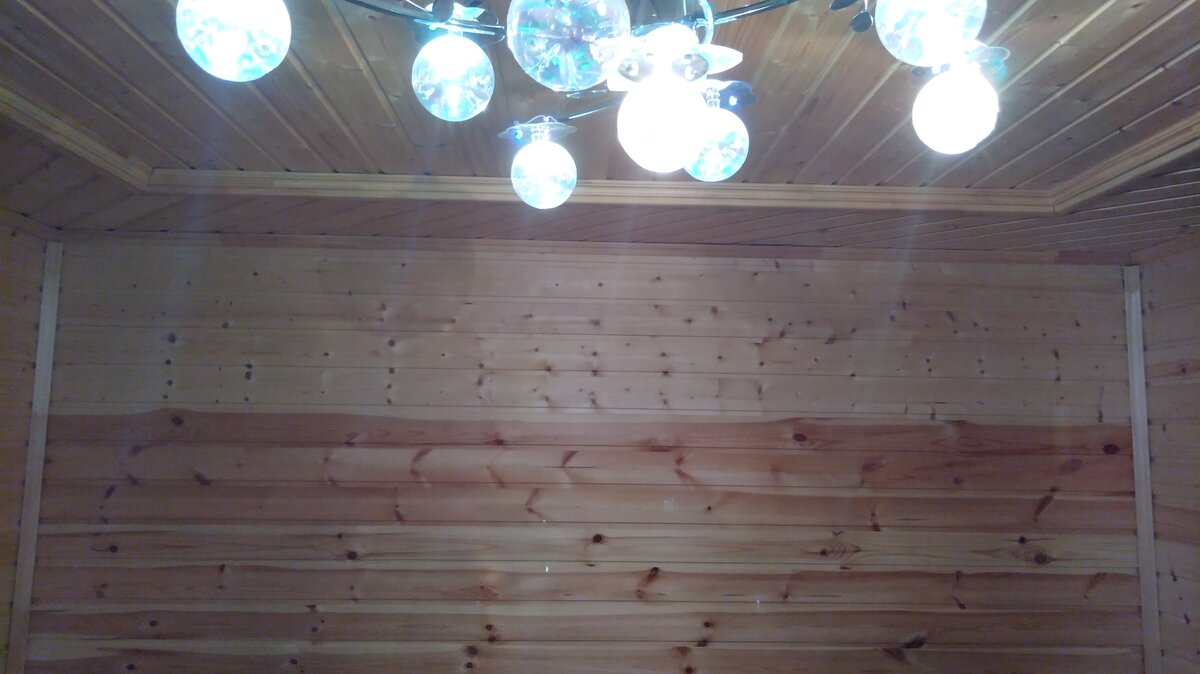 Вот такая пустая стена образовалась у нас в комнате отдыха.