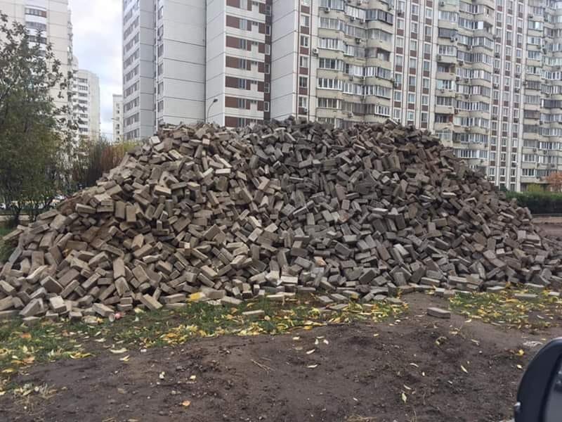 Демонтированные бордюры. Источник: Facebook  