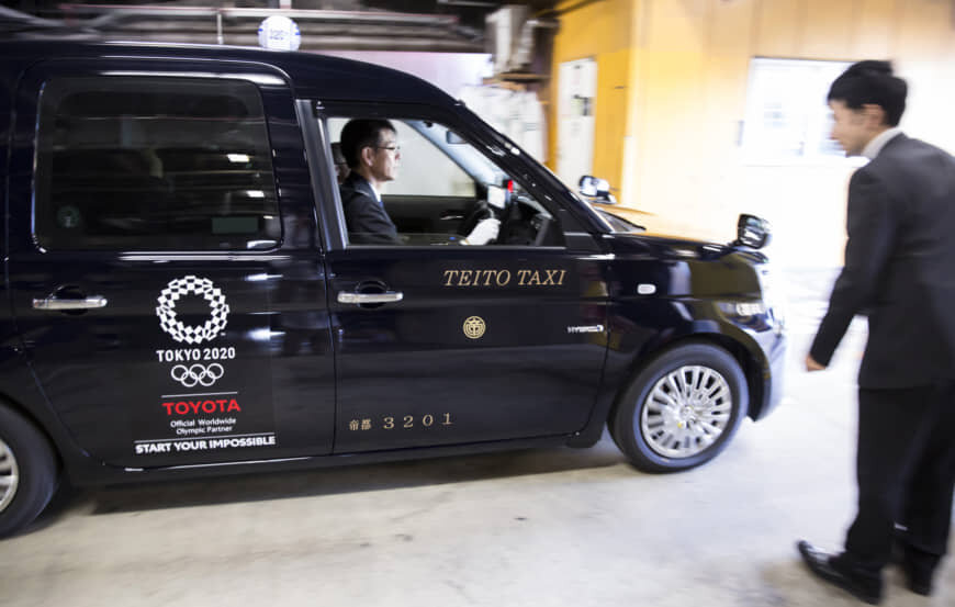 Toyota Motor Corp. Такси JPN взяли на прокат после его запуска в Токио в октябре 2017 года 