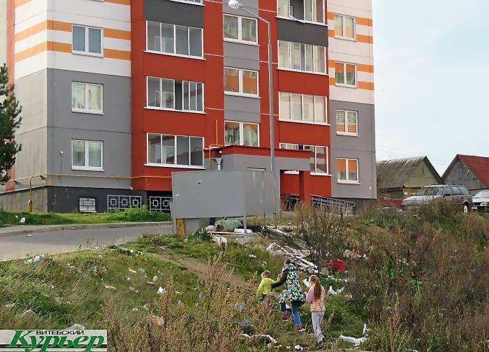 Мусорные свалки на улице Ленинградской в Витебске. 