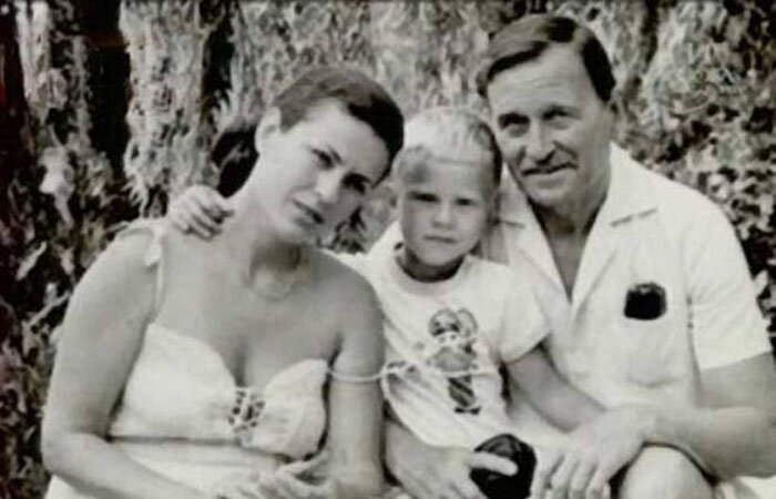 Валентина Толкунова с сыном и мужем.