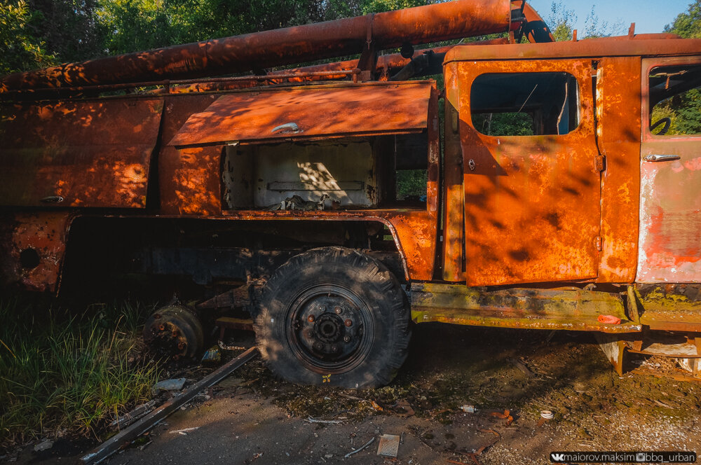 Нашли пожарную машину в лесах Чернобыля! Почему она не тушила пожар на 4 энергоблоке?