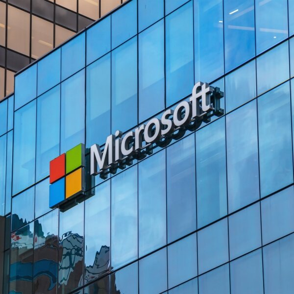 Фото взято из источника: http://intocryptonews.com/uploads/posts/2018-01/thumbs/microsoft-has-stopped-accepting-bitcoin-deposits_1.jpg