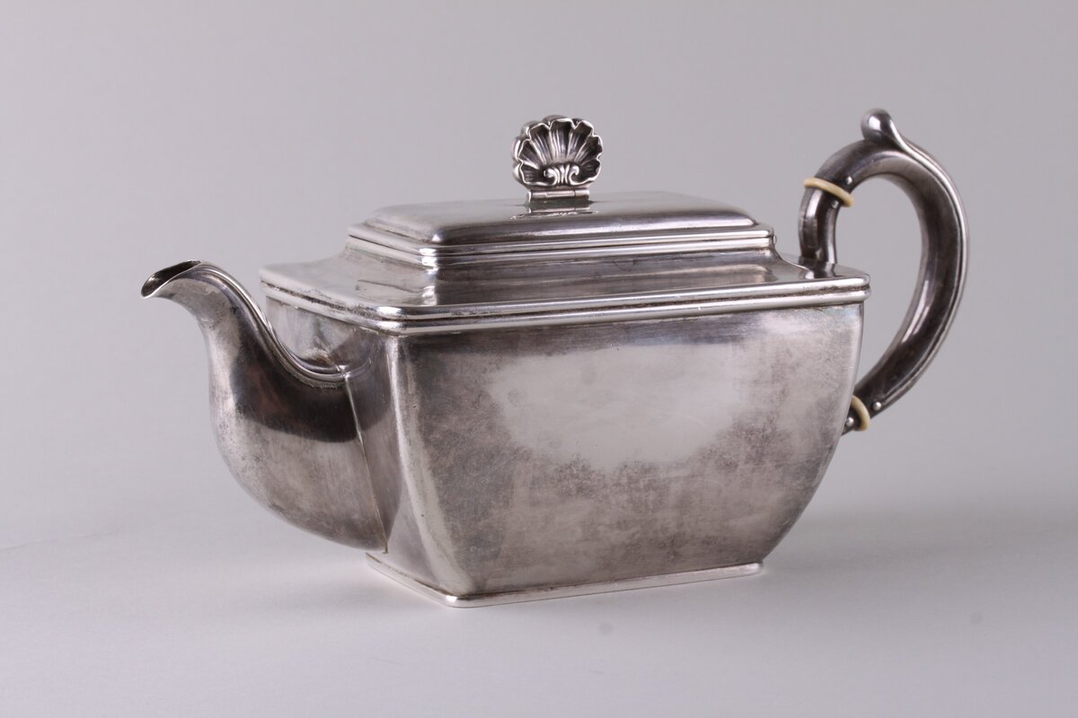Чайник заварочный. Мастерская Виберга. Серебро 84 пробы. Российская империя, 1852 г.