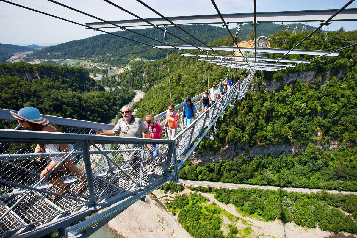 На фото этот великолепный мост, который называется SkyBridge