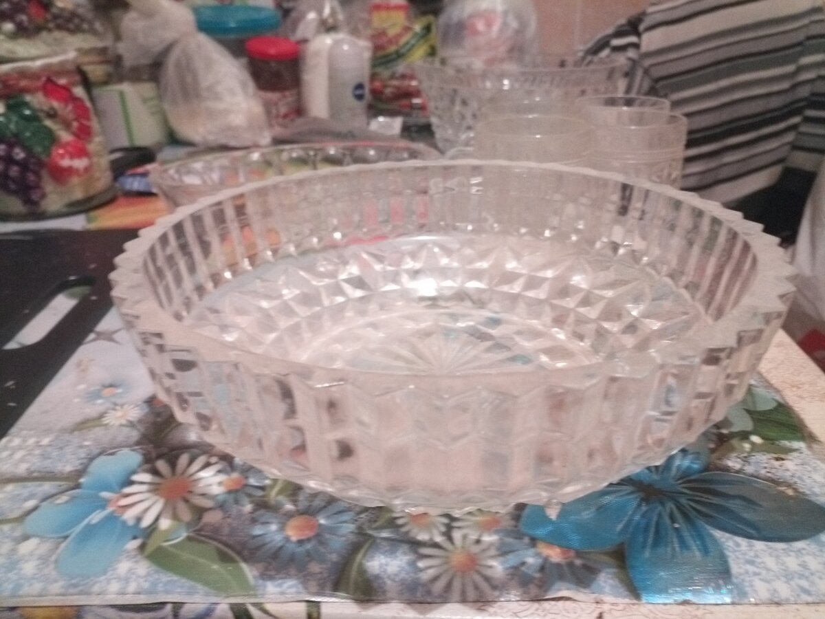 Хрусталь времен СССР. Диаметр 24см Высота 9см цена 500р