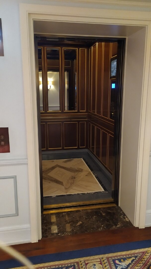 Лифты отеля Four Seasons