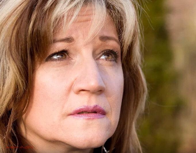 Неподвижная мимика.