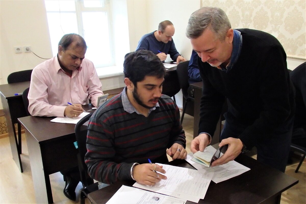 Завтра «День открытых дверей»! Акция состоится в московском офисе Центра помощи мигрантам «МИР» 18 декабря и будет приурочена к международному дню мигранта. В этот день квалифицированные специалисты учебного отдела будут бесплатно предоставлять консультации по вопросам получения Разрешения на работу, разрешения на временное проживание, Вида на жительство и Гражданства РФ.

Гости ЦПМ «МИР» смогут пройти бесплатное тестирование и оценить свои знания перед сдачей комплексного экзамена для получения Сертификата о владении русским языком, знании истории России и основ законодательства Российской Федерации.

В Международный день мигранта ЦПМ «МИР» снизит на 50% стоимость
прохождения комплексного экзамена.

Подробности можно узнать по телефону: 8 499 678-08-87 (доп 112 и 114).

Добро пожаловать в ЦПМ «МИР»!

Адрес офиса: Москва, ул. Большая Полянка, д.151