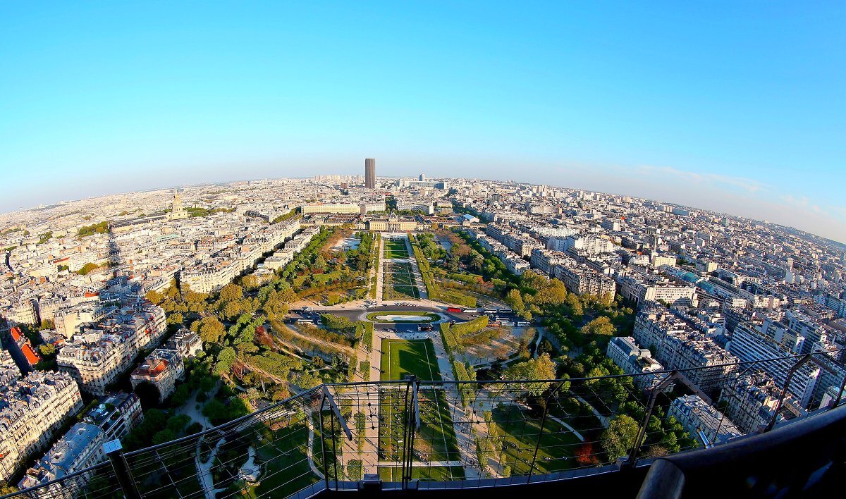 Вид на париж с эйфелевой башни. Елисейские поля в Париже сверху. Франция Елисейские поля панорама. Панорама Парижа с Эйфелевой башни.