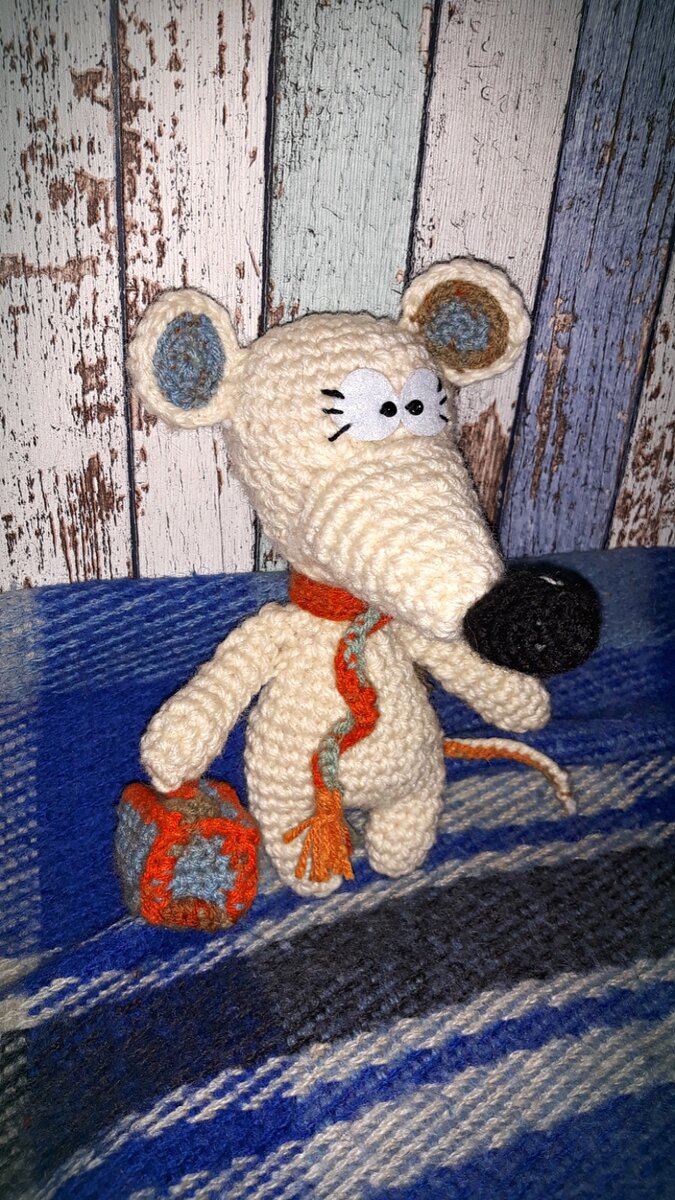 Талисман белая Крыса-странник. 