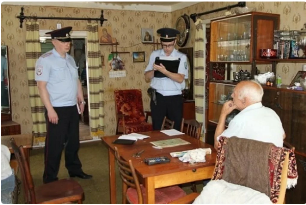 Фото из рекламы ягодницы - полицейские и сотрудники ФНС пришли к пенсионеру, заподозренному в сверхприбылях.