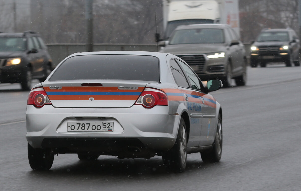 Машина была перелицованной копией Chrysler Sebring и Dodge Stratus, выпускалась с 2008 по 2012 год. Оснащалась двигателем 2,4л, 143 л.с.