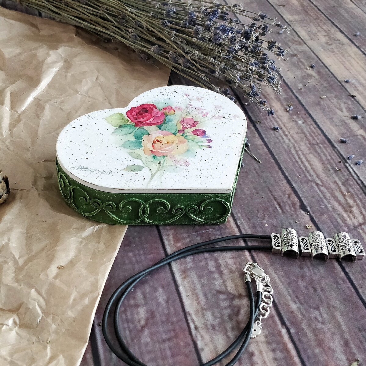 Современный декупаж шкатулки выглядит так (фото из личного архива)