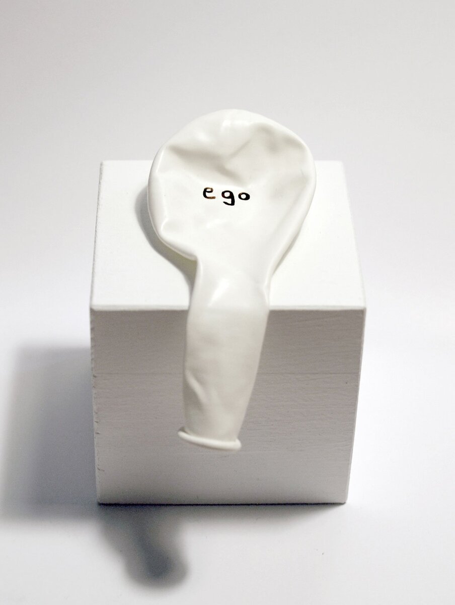 Anatol Knotek, ego (geht eh), permanent marker on balloon, wooden base © 2012.