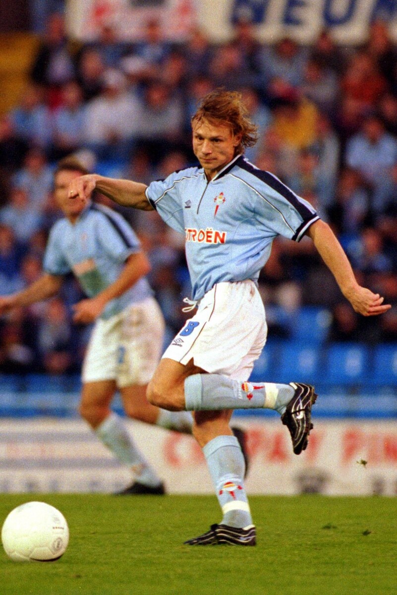 Валерий Карпин в футболке футбольного клуба "Сельта"