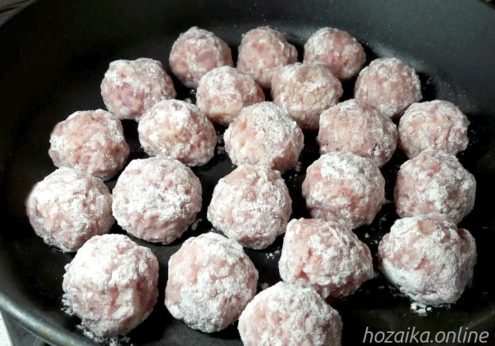 Обжариваем тефтели