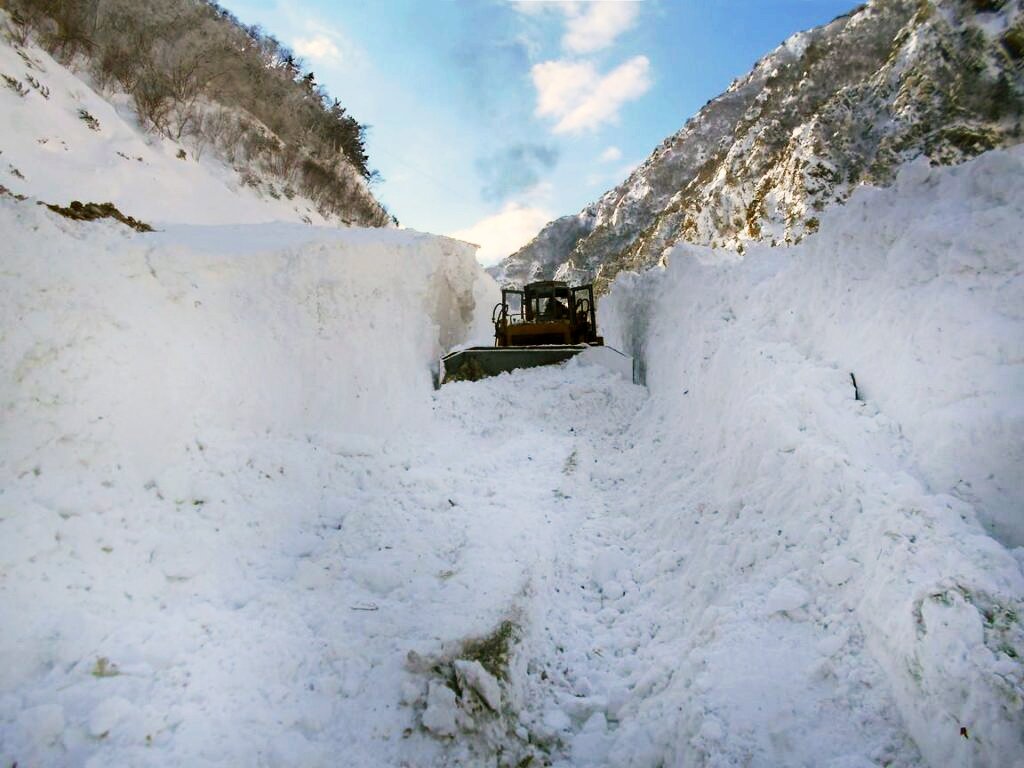 Скальные снежные перевалы