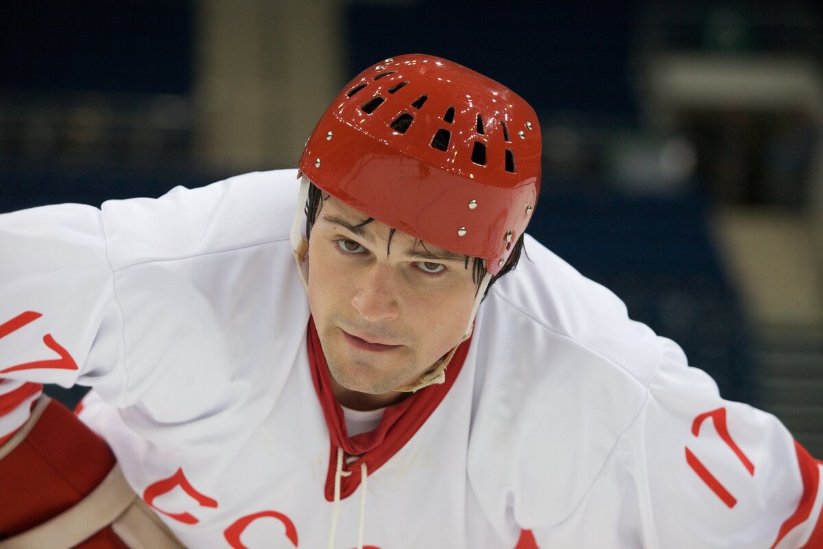 Данила Козловский бросил курить на съёмках «Легенды №17»