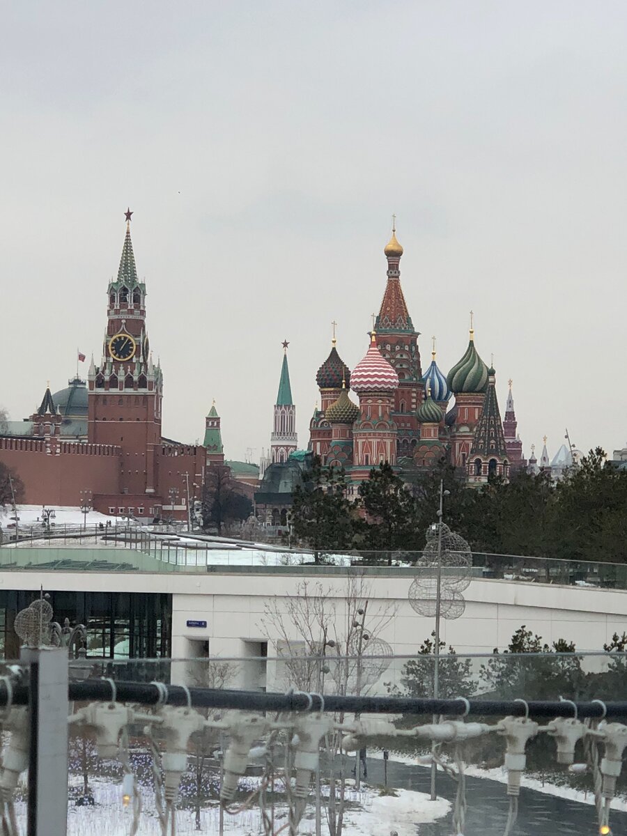 Заодно и по Москве погуляла