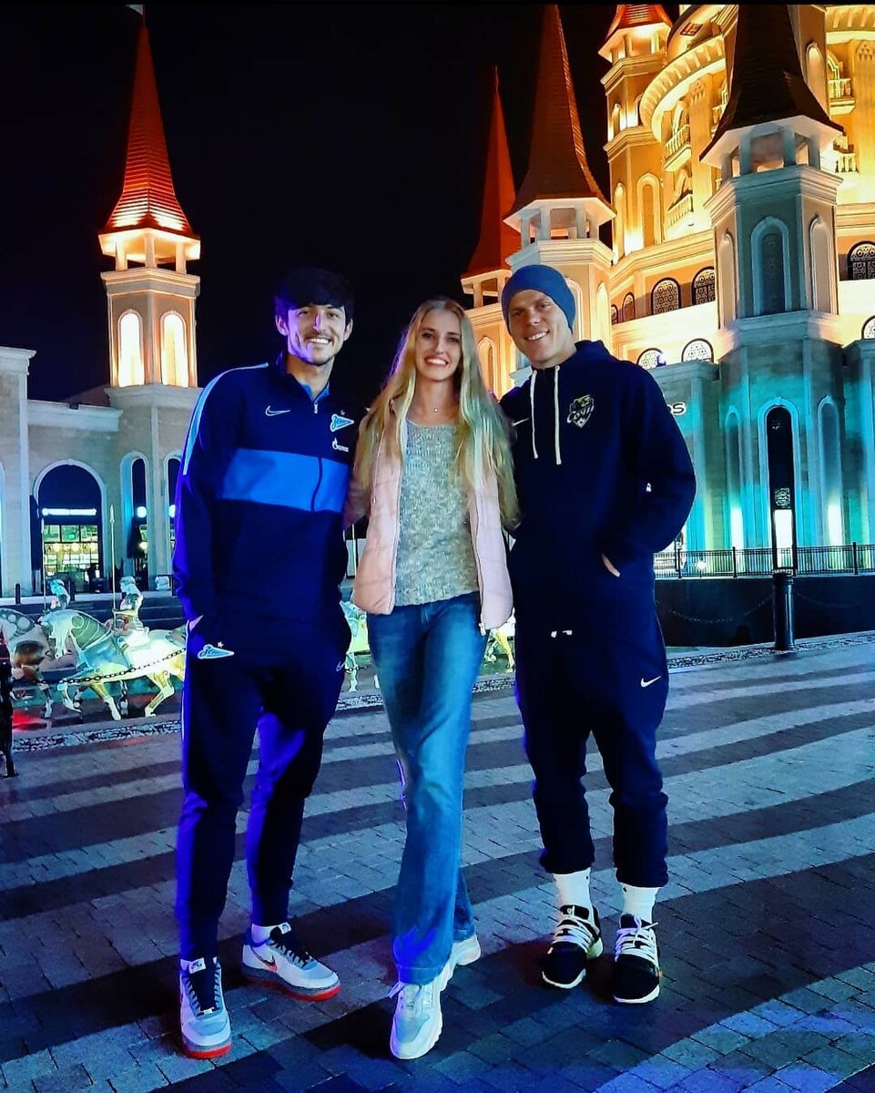 Сердар Азмун, Лина Анисимова и Александр Кокорин в Турции