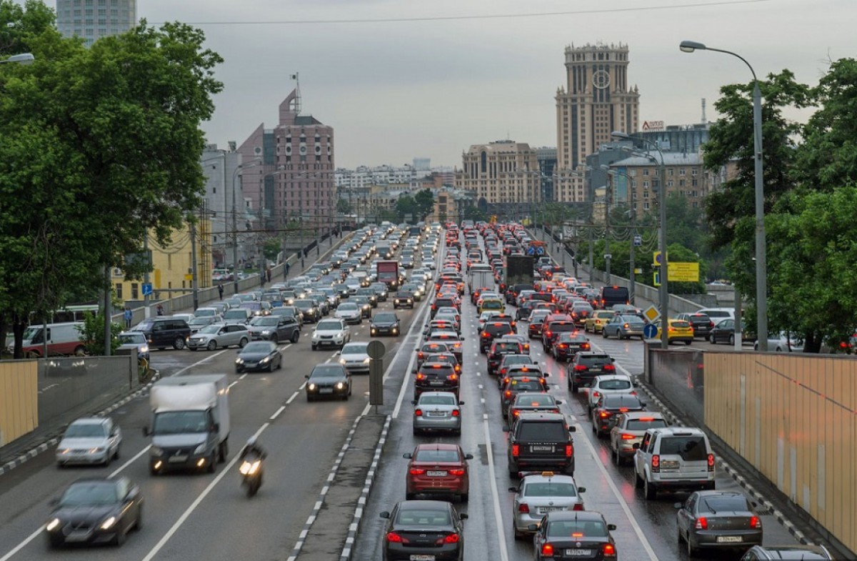 Движение в городе. Пробки в Москве. Дороги Москвы. Московские пробки. Автомобильное движение в городе.