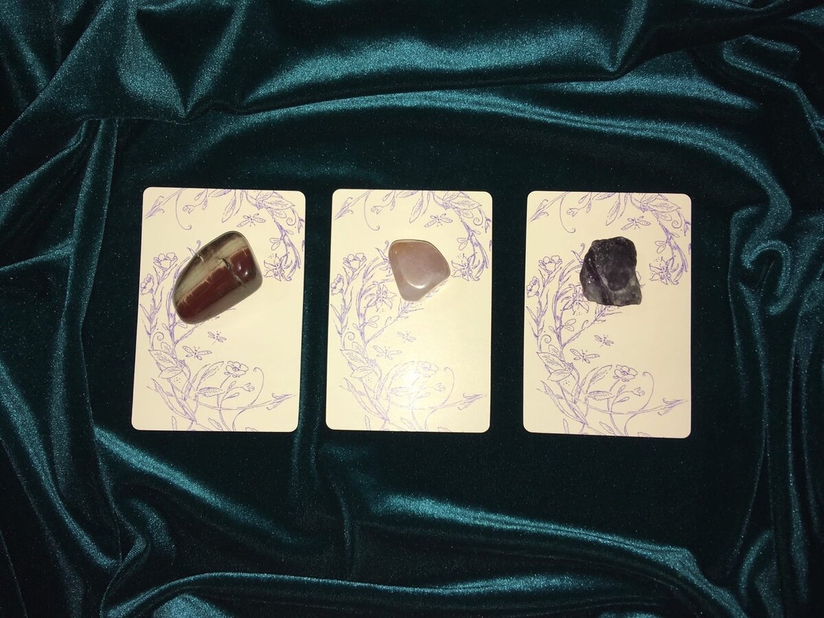 Важно иметь достаточно большие мечты, чтобы не терять их из виду, когда гонишься за ними.