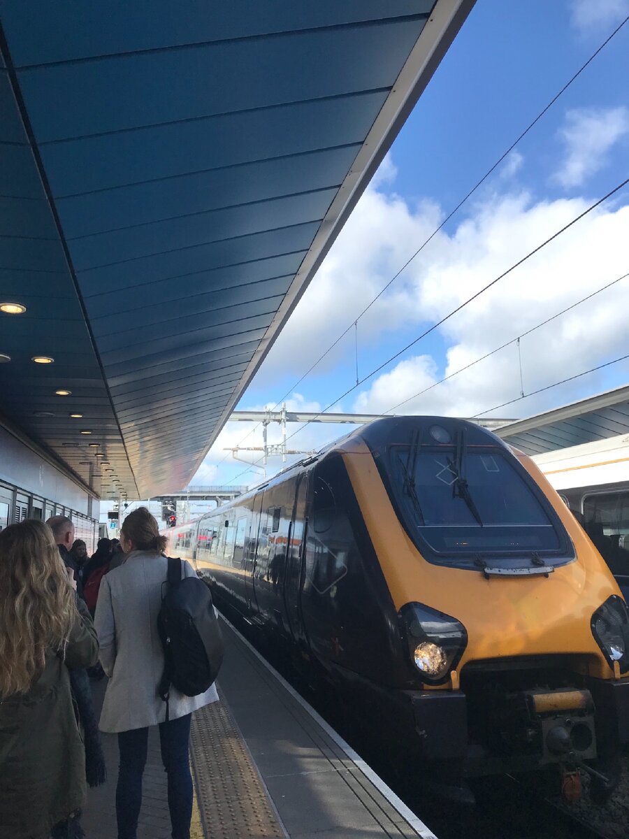 Поезд, пересекающий всю страну. 