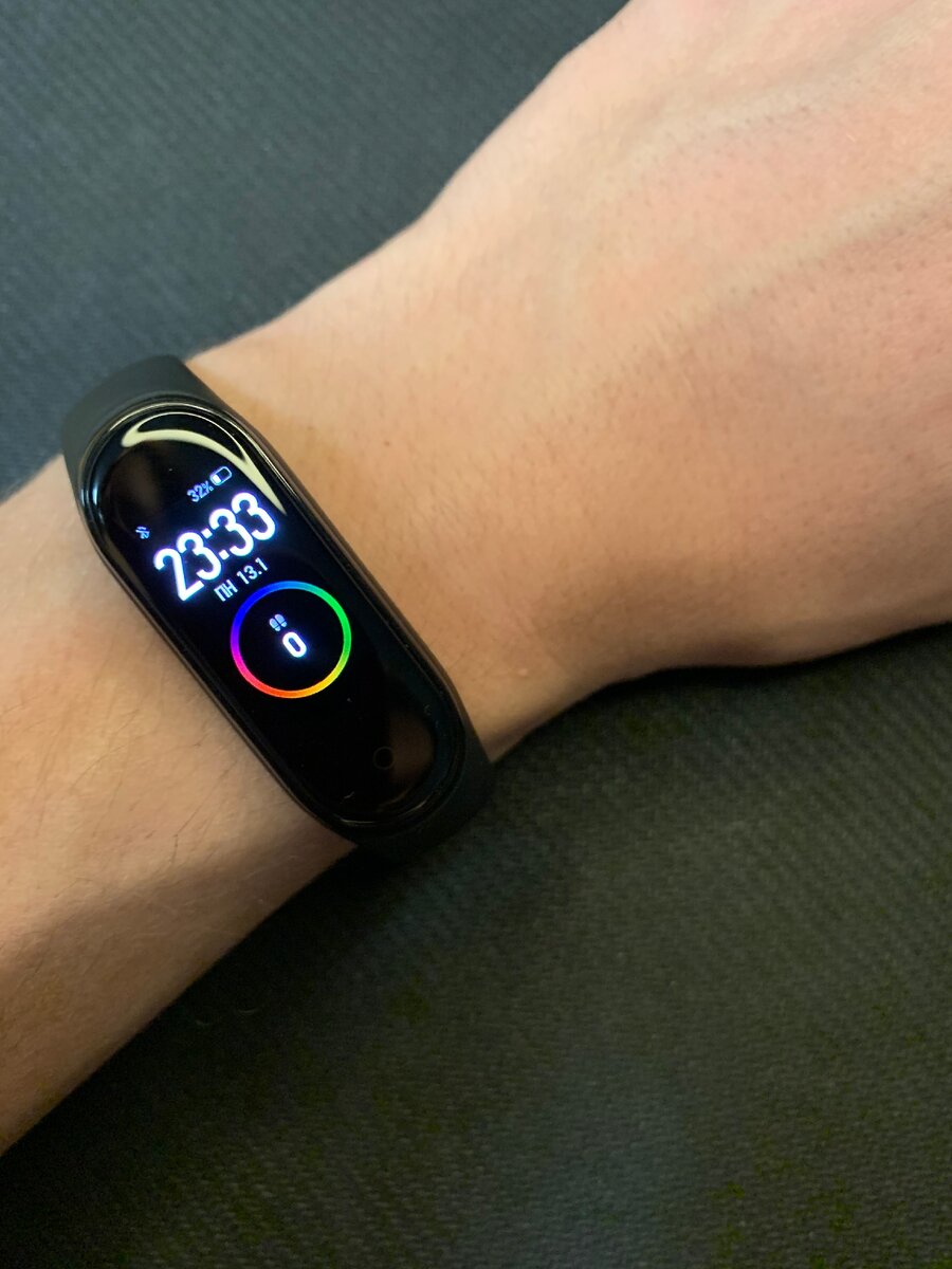 Mi Band 4 на руке