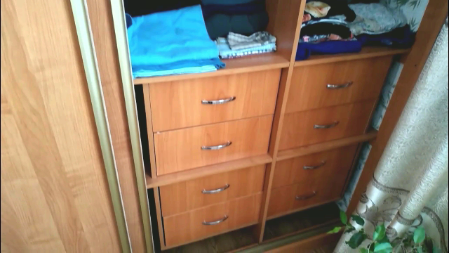 Вот мои выдвижные ящики, аж 8 штук, пока думаю для пробы поменять два.