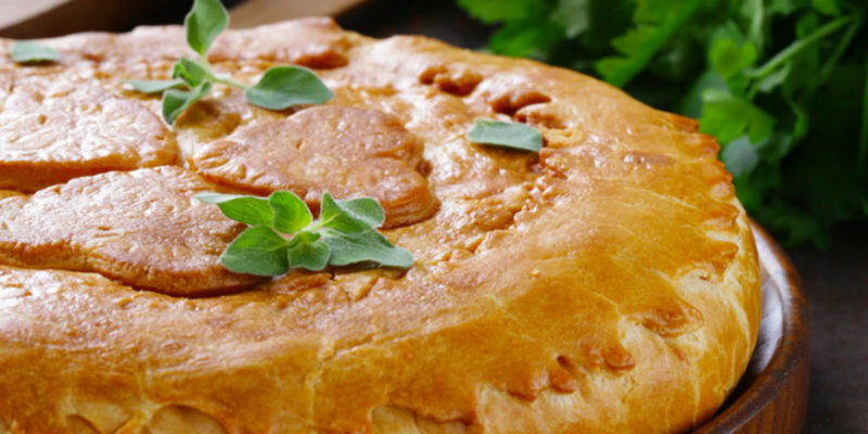 Мясной пирог. Иллюстрация с сайта https://vkuhkne.ru