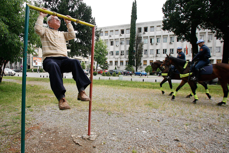 Слабак получил. Слабак картинка прикол. Ты слабак. Ты слабак. Слабак получил.