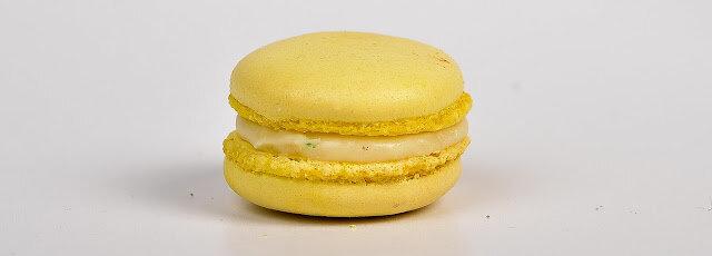 Пирожное макарон "Лимон"