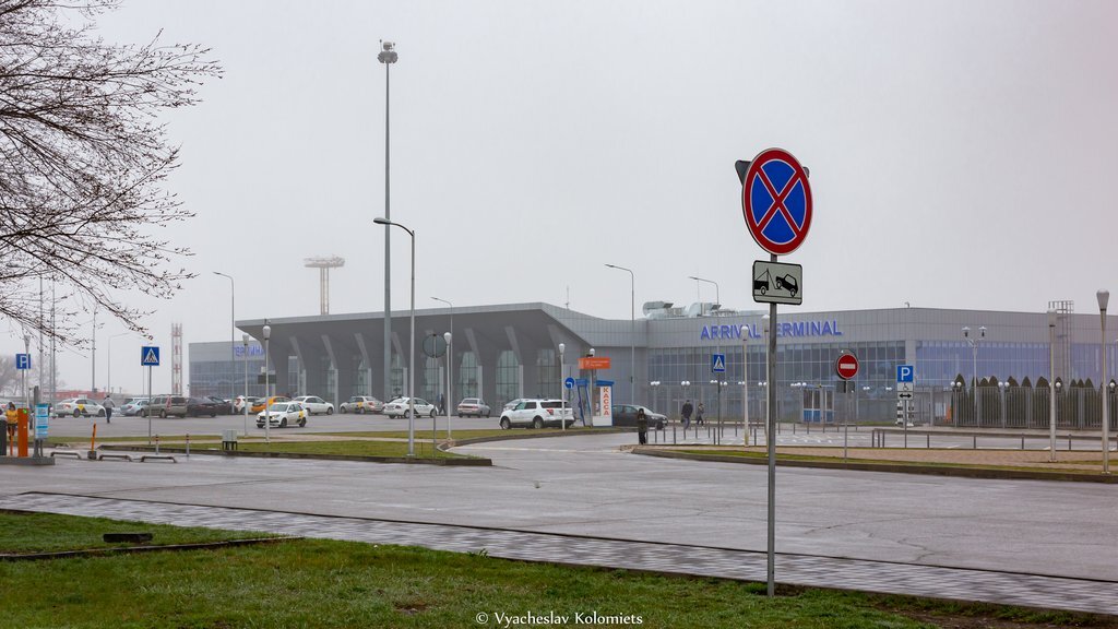  Международный аэропорт Минеральные Воды (код IATA: MRV, код ICAO: URMM) — международный аэропорт федерального значения, крупнейший аэропорт Ставропольского края и Северо-Кавказского федерального округа, один из крупнейших на Юге России. Указом Президента РФ от 31 мая 2019 года № 246 аэропорту присвоено имя М. Ю. Лермонтова.

