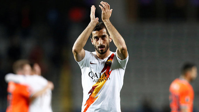 Римская «Рома» продолжает попытки подписать полузащитника «Арсенала» Генриха Мхитаряна на постоянной основе.