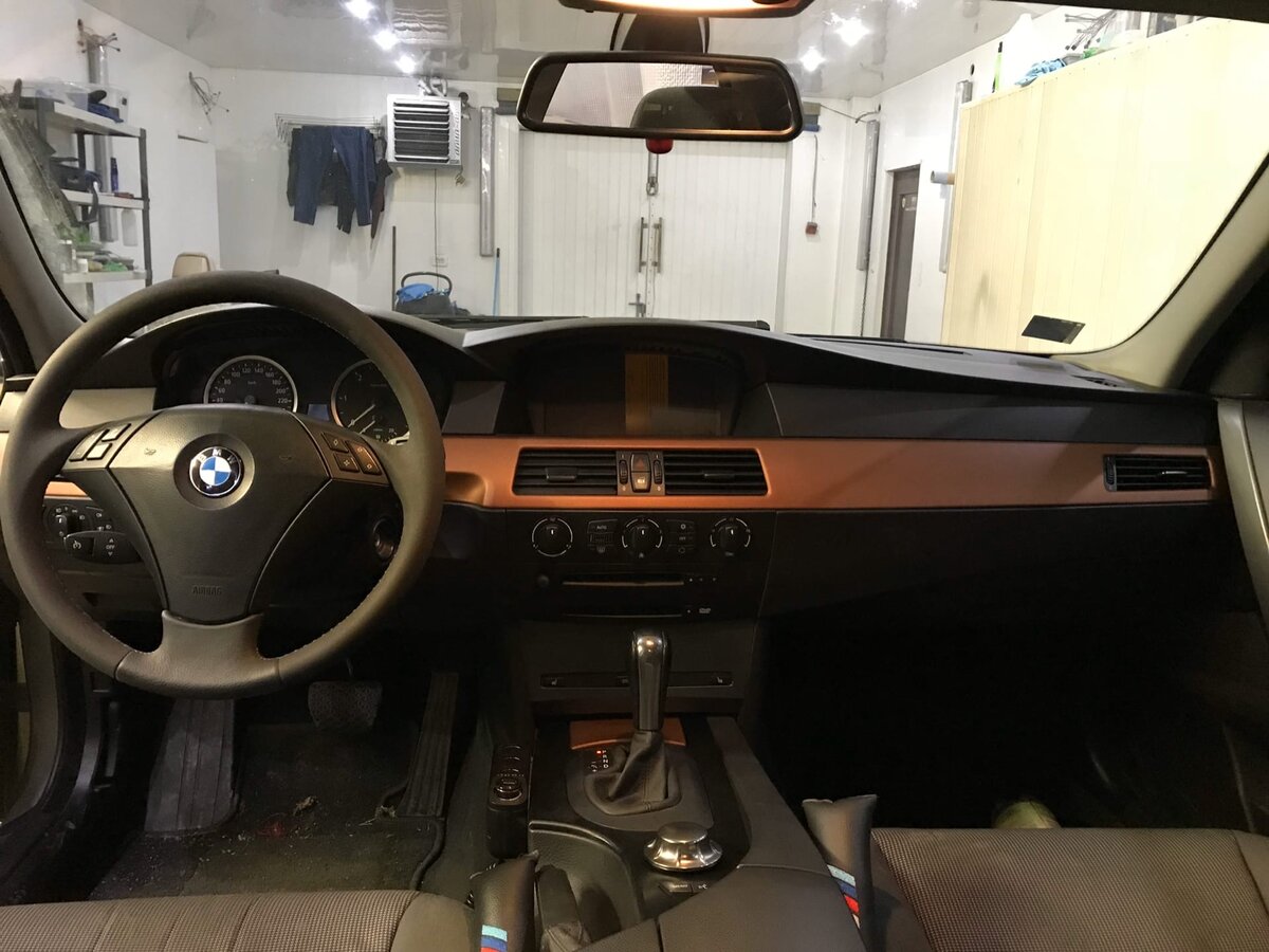 Основной косяк - пузыри. Поэтому если хотите качество - нужно будет чуть потратиться и приобрести bubble-free пленку. Это того стоит.