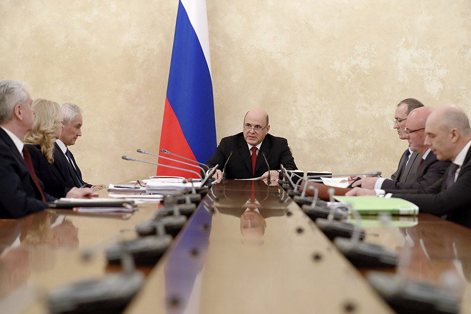 К правительству негативно относятся 23–25 процентов россиян, а конкретно к Мишустину – всего 8–10 процентов.
Фото: Дмитрий Астахов/POOL/ТАСС