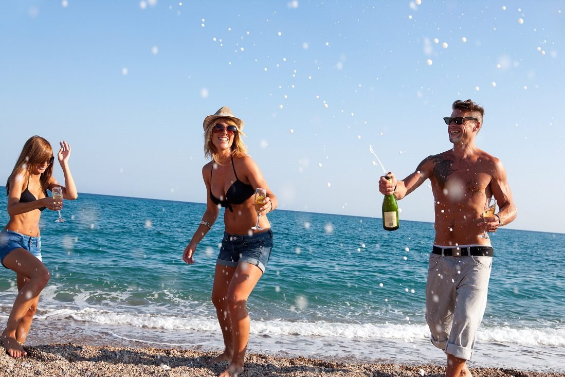 Ура! Веселье на пляже Сочи