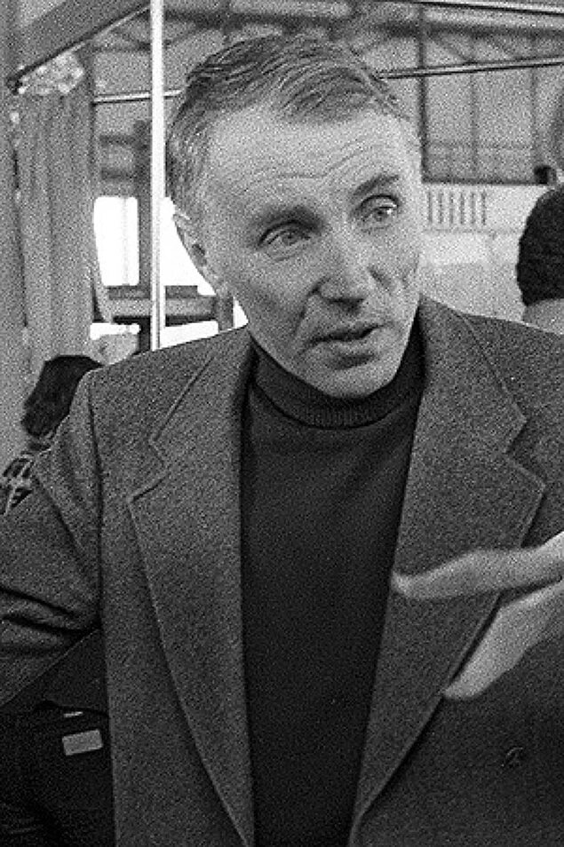 Георгий Данелия совместно с Викторией Токаревой работал над сценарием.