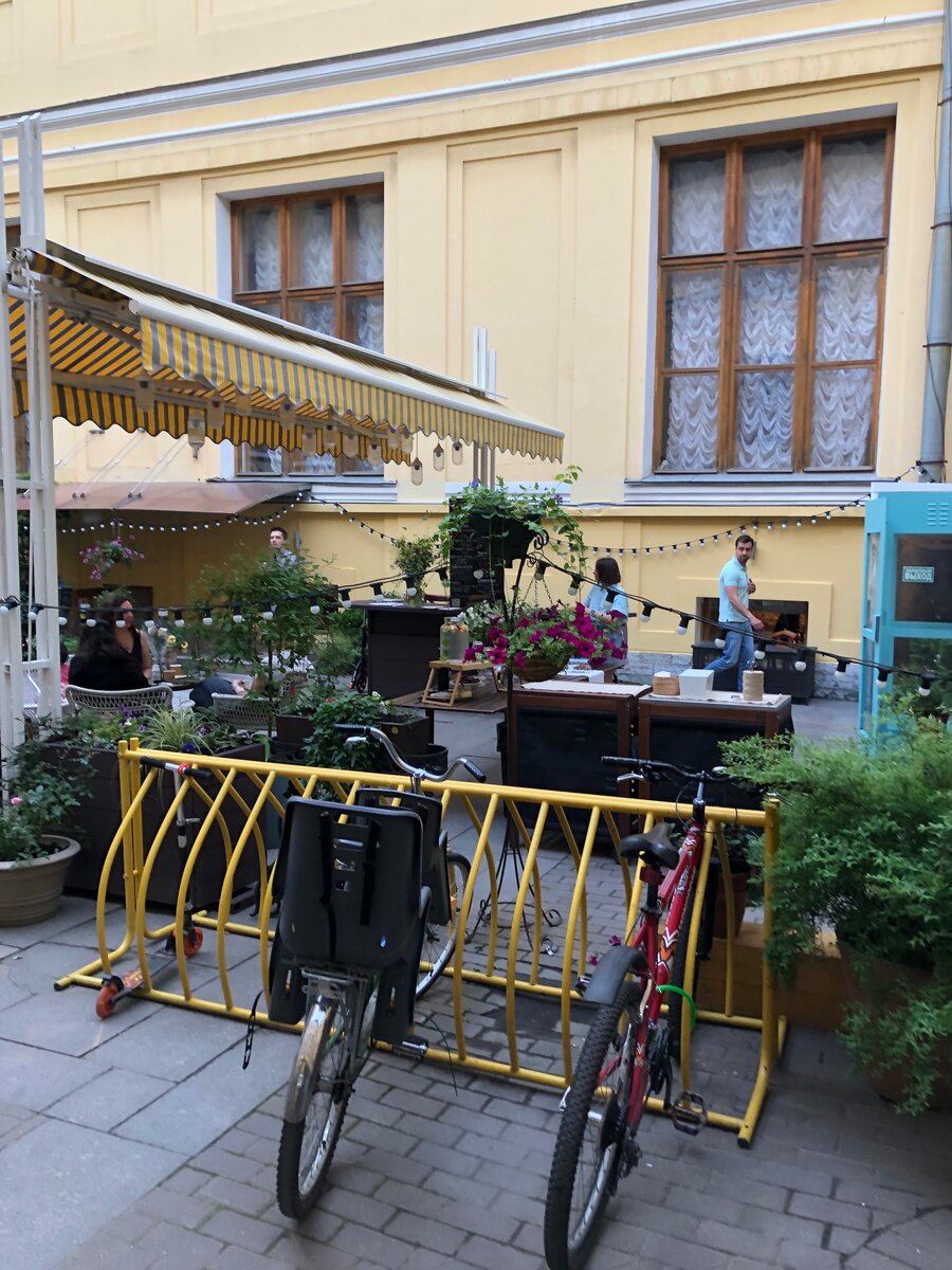 Паркуемся тут 