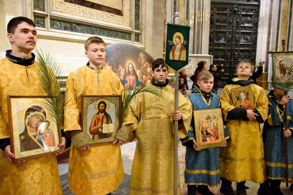 Лучшие и самые искренние слова – для наших мам. Из архива сайта Патриарха Московского и Всея Руси. https://foto.patriarchia.ru/news/arkhiereyskoe-sluzhenie-v-prazdnik-vkhoda-gospodnya-v-ierusalim-v-isaakievskom-sobore-sankt-peterburga-liturgiya-i-krestnyy-khod/