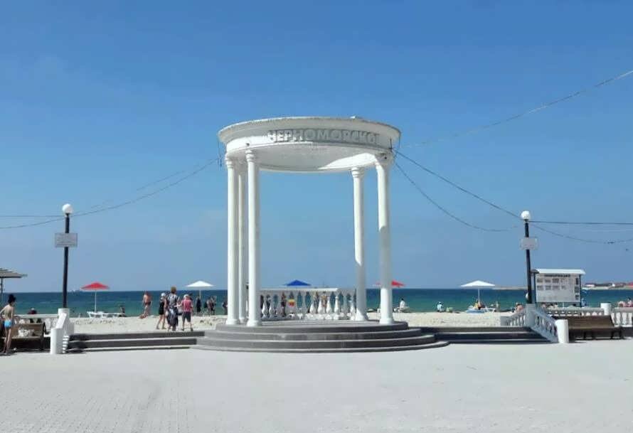 Вход на пляж в поселке Черноморское, Крым