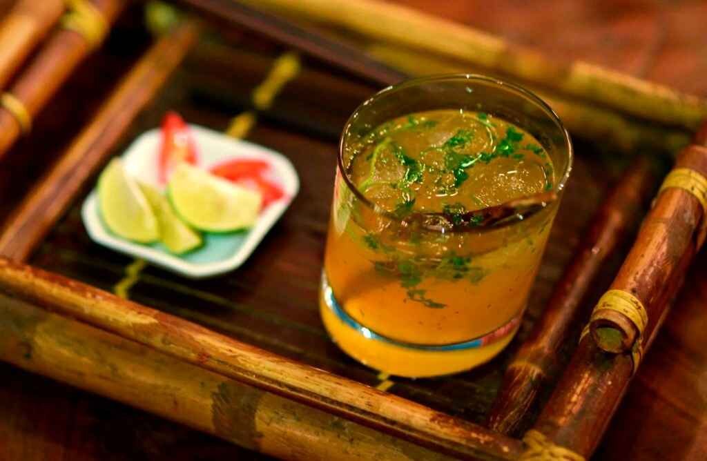 Хипстерский бар в Ханое производит фурор своим фирменным напитком: коктейлем фо.