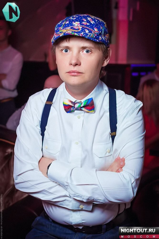 Кто говорит что ты толстая  
просто пухнут от зависти 
Жизнь у них слишком плоская 
им вечно что то не нравится 

Их бесит какая ты добрая... 
Приветлива очень открытая 
Красива когда улыбаешься.... 
Как кошка со всеми игривая!!! 

Меня удивляют тощие 
Сухие немного корявые 
Как куклы из пластика сделаны 
Как правило очень тщеславные 

Кто говорит что ты толстая 
просто пухнут от зависти 
Жизнь у них слишком плоская 
им вечно что то не нравится 


В каждом человеке все должно быть весьма гармонично
Если внутри красива значит и с наружи симпатична
В том то и дело что лишь на время у нас тело
Так что делай делай делай пока душа не улетела
Ну а ты чего хотела думала что попала в сказку
Я лучше съем на завтрак свой  паспорт   если ты будешь безобразной
Твоя душа прекрасна спору нет ты самая лучшая
Послушай эту песню и действуй у тебя все получиться
Жизнь научит жизнь заставит долго не сиди на диване
Преодолевай расстояния и следи за своим питаньем
И главное не забывай   что ты одна такая потому что
Нужно для себя самой же оставаться самой лучшей


