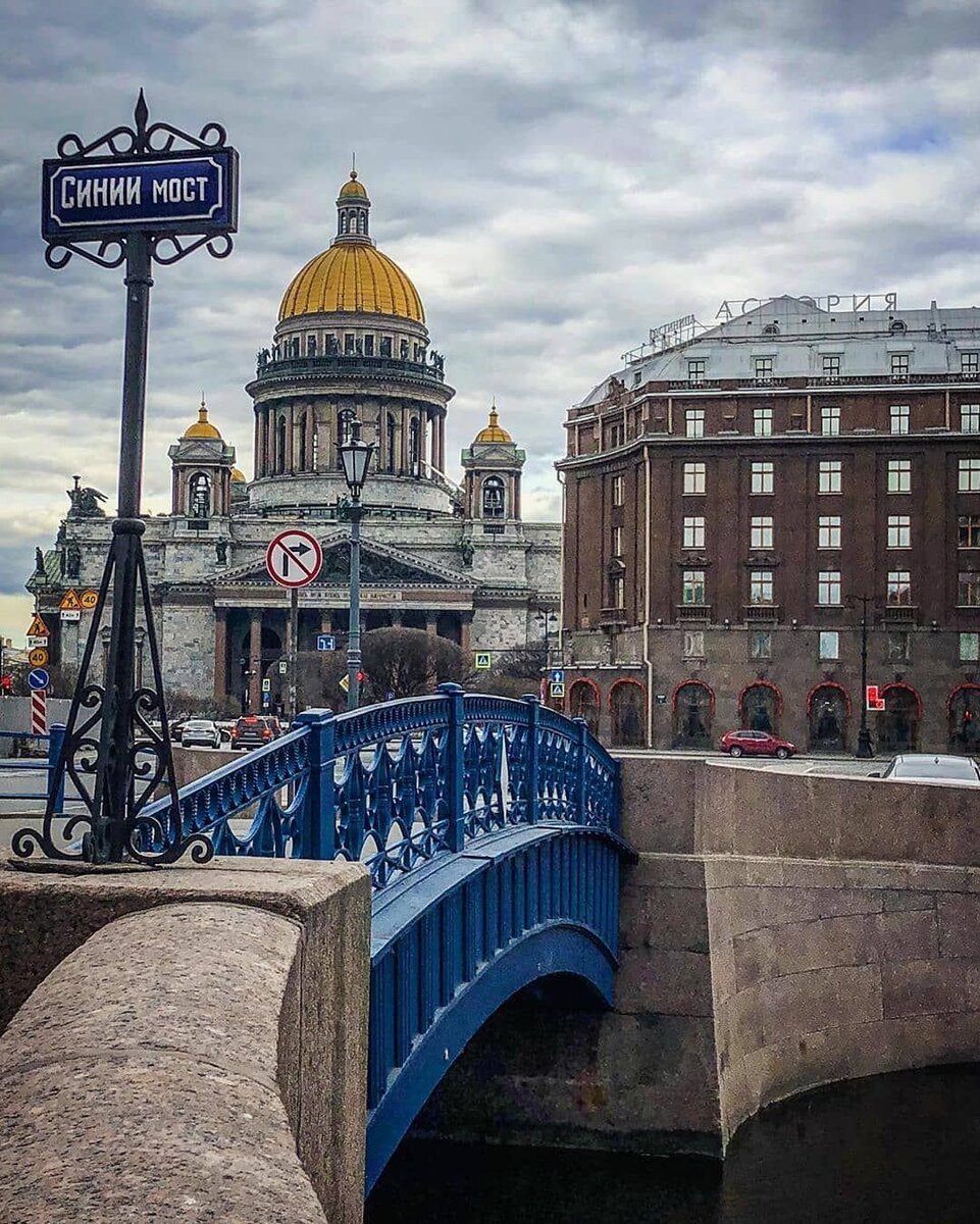 Петербург уже давно описан, а что не описано, то надо видеть самому.