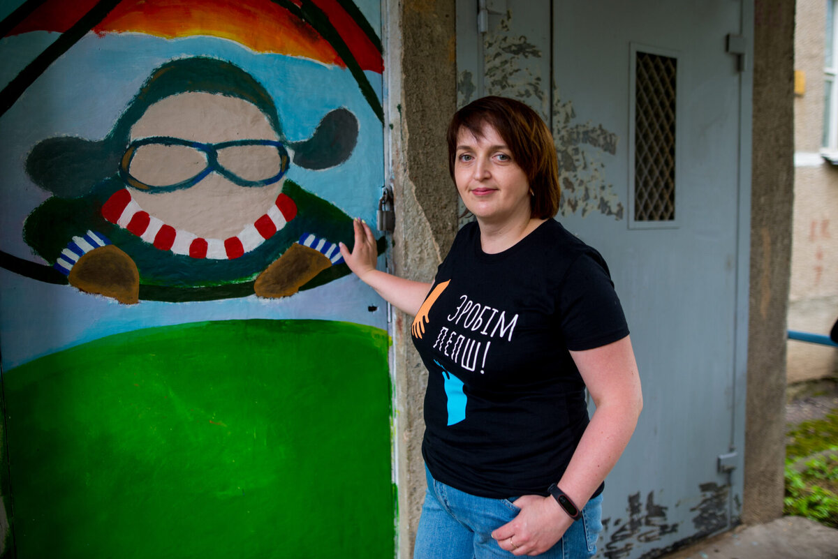 Ирина Тархан — идейный вдохновитель и куратор проекта «Арт-двор «Галерея», представляет городскую инициативу «Наш двор в Молодечно». Фото Павла Ходинского