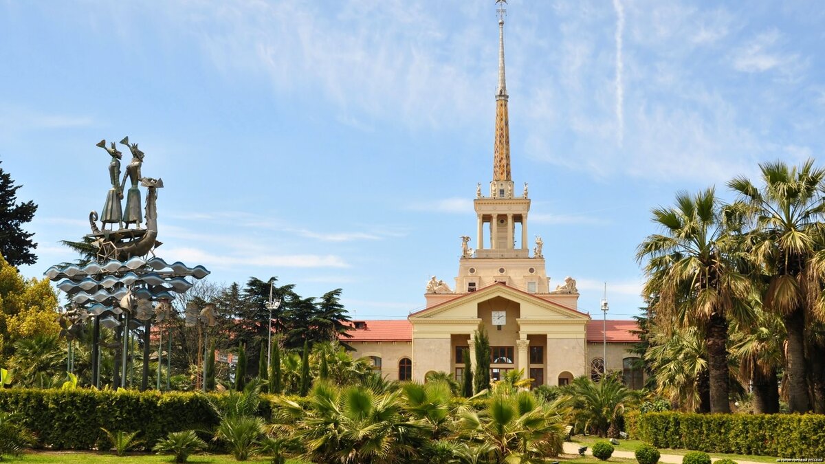 Здание морского вокзала Сочи. Источник travelata.ru