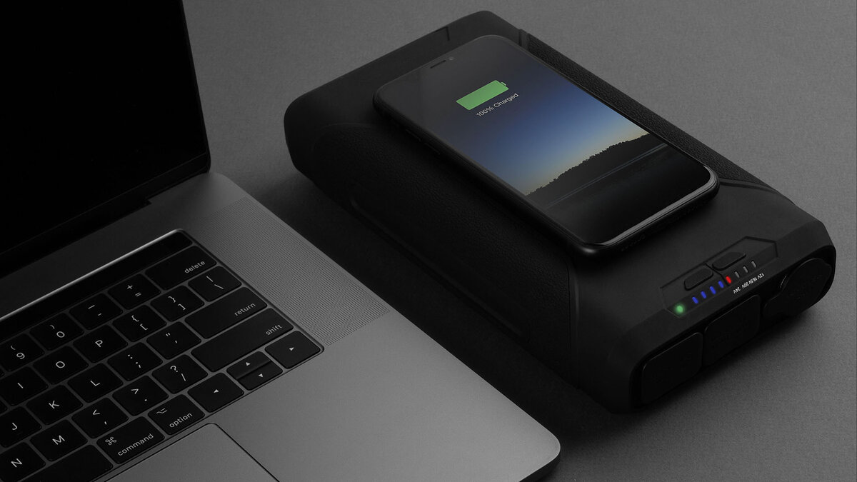 Rombica NEO Pro 650, с беспроводной зарядкой Qi гаджетов.